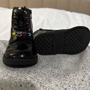 CLEARANCE MAKE ANY! OFFER-TODDLER sz9-Stylish Black Boots with Colorful Accents